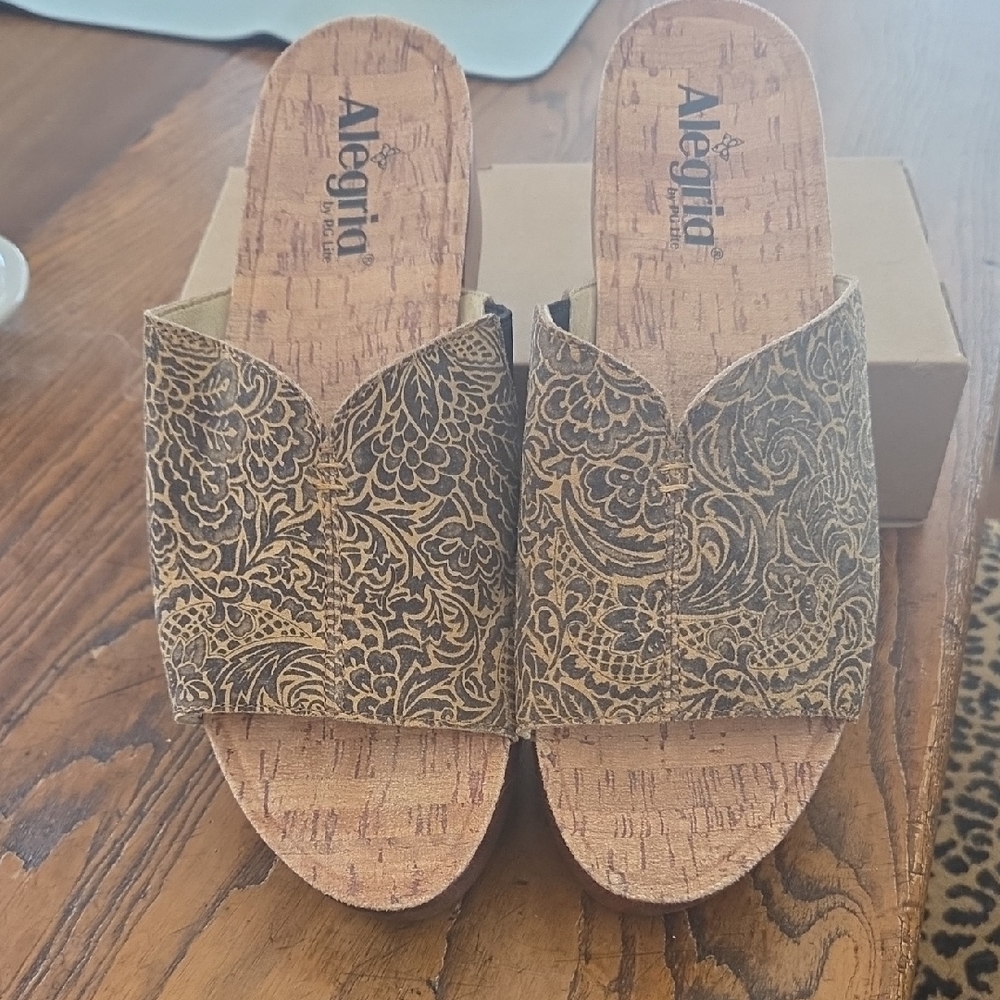 Alegria Women's Tan Floral Cork Slide Mules